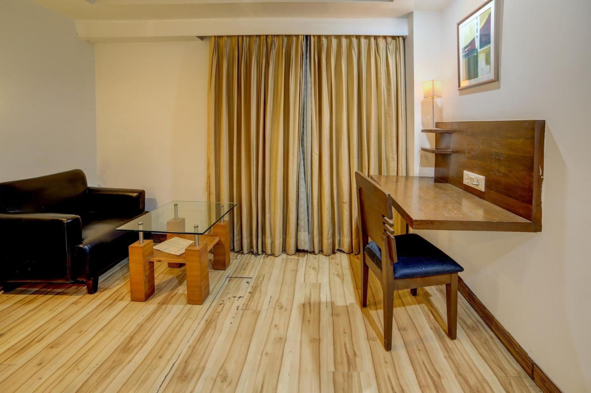 Collection O Cambay Sapphire Hotel Sarkhej Ngoại thất bức ảnh