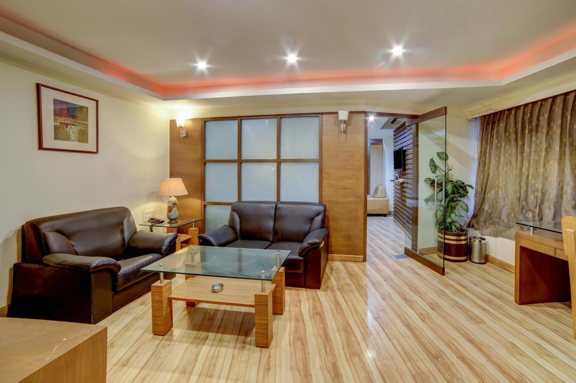 Collection O Cambay Sapphire Hotel Sarkhej Ngoại thất bức ảnh