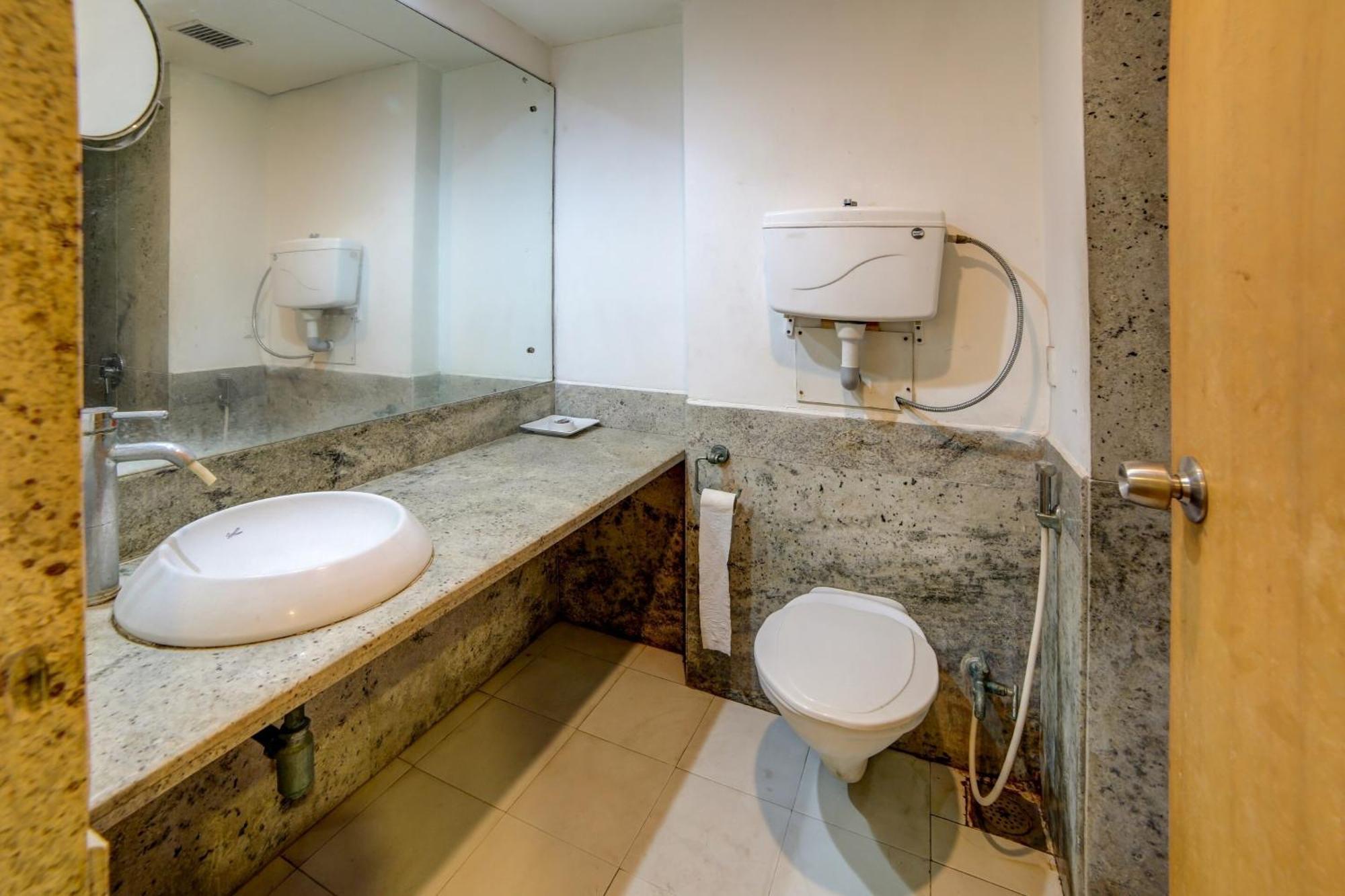 Collection O Cambay Sapphire Hotel Sarkhej Ngoại thất bức ảnh