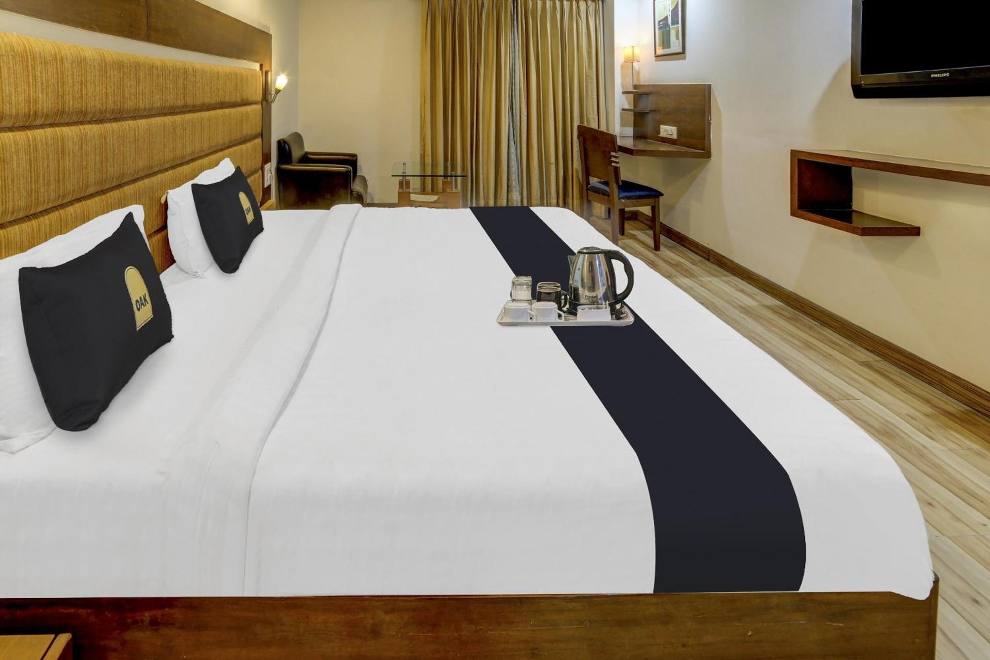 Collection O Cambay Sapphire Hotel Sarkhej Ngoại thất bức ảnh