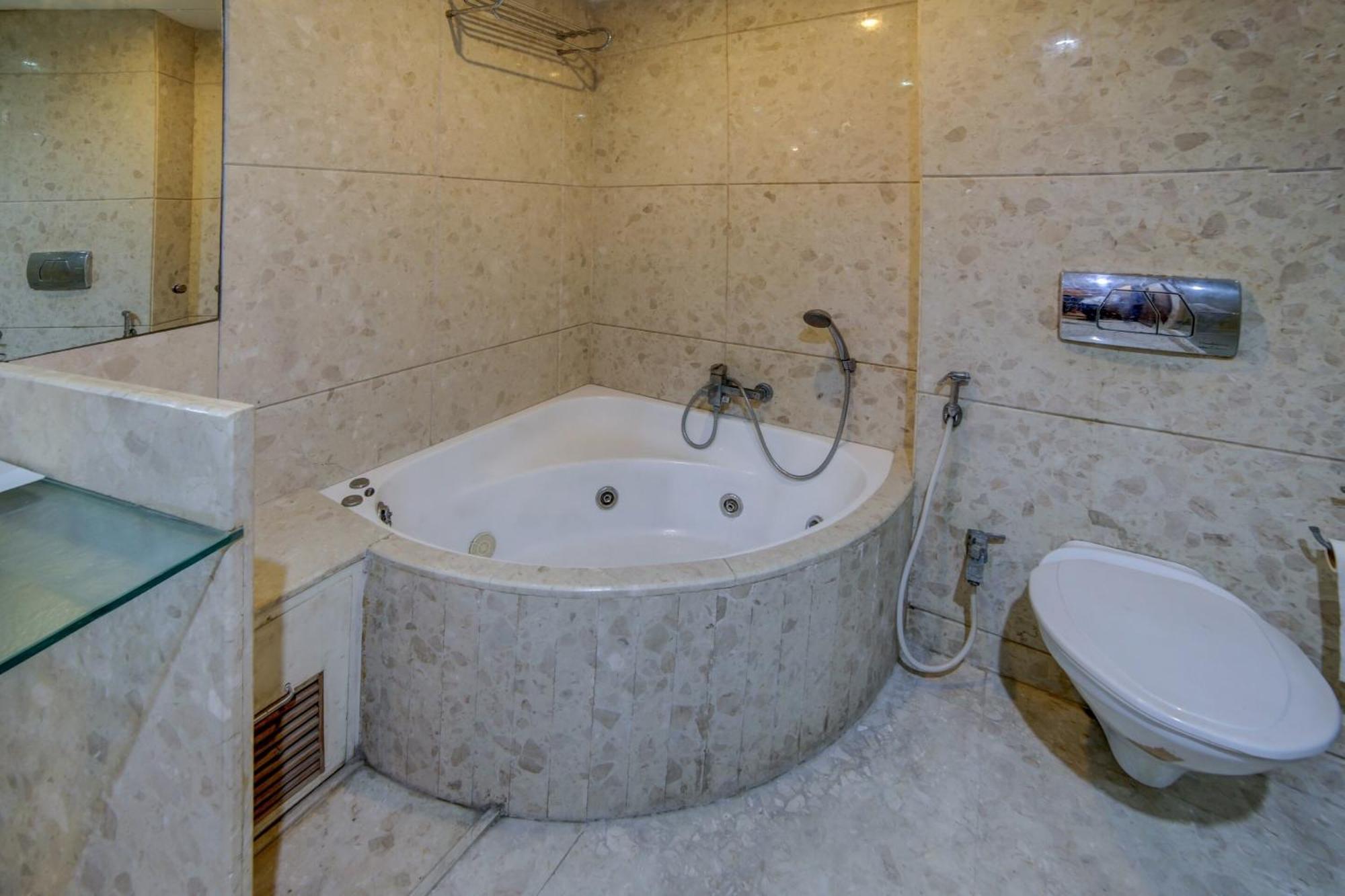 Collection O Cambay Sapphire Hotel Sarkhej Ngoại thất bức ảnh